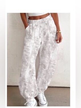 Women's White camo Drawstring Joggers. Size medium.